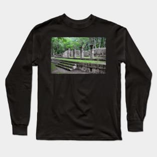 Site archéologique d'Edzna, Campeche, Mexique Long Sleeve T-Shirt